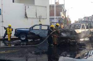 Policías de Texmelucan atropellan y matan a un joven; población quema patrullas