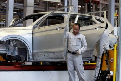 Volkswagen adelantará vacaciones ante falta de semiconductores
