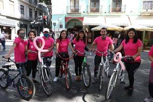 Gran Paseo se pintó de rosa en Puebla por el mes de la lucha contra el cáncer de mama