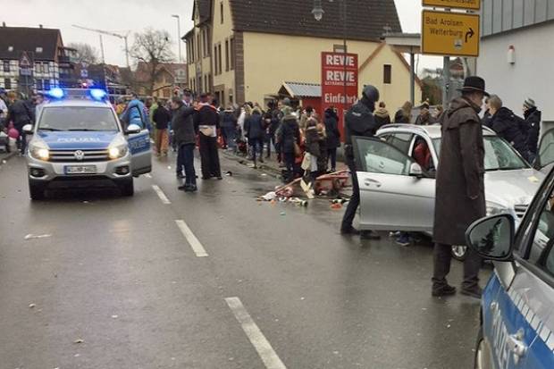 Hombre atropelló a asistentes de carnaval en Alemania; hay 15 lesionados