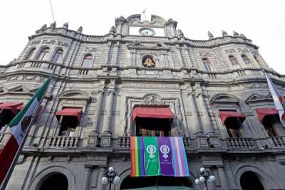 Claudia Rivera asegura que la colocación de banderas en el Ayuntamiento es para visibilizar a todas las mujeres