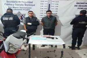 Sujetos son detenidos en Texmelucan por robo de motocicleta, posesión de drogas y arma de fuego