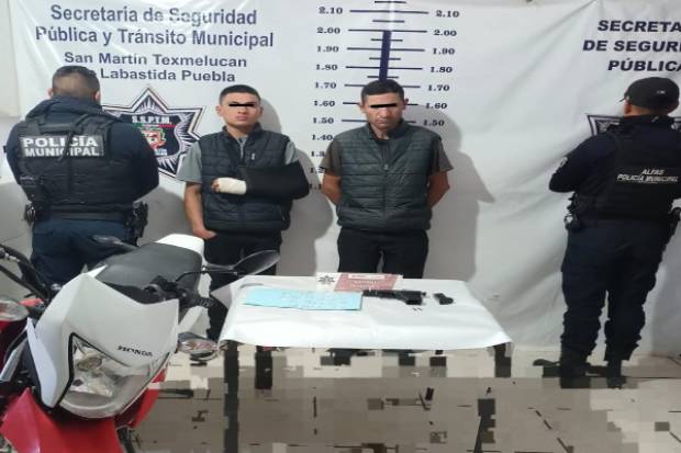 Sujetos son detenidos en Texmelucan por robo de motocicleta, posesión de drogas y arma de fuego