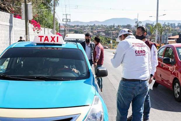 SMT manda dos taxis pirata al corralón en operativo en Atlixco