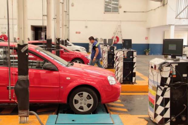 Sólo 20% de vehículos cumple con verificación en Puebla