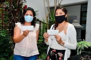 Lupita Daniel entrega apoyos a 45 orientadoras de los CAICs de Cuautlancingo