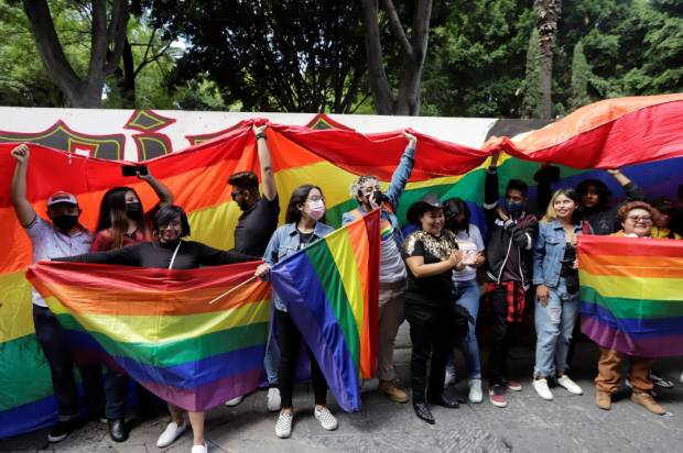 Realizan acto simbólico por Orgullo Gay en Puebla; COVID impide marcha