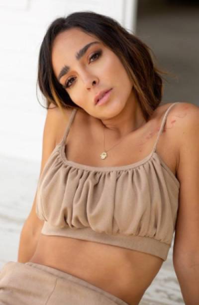 Manelyk González aparece en bikini para redes sociales