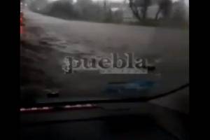 VIDEO: Autopista México-Puebla y más vialidades quedaron inundadas por la lluvia