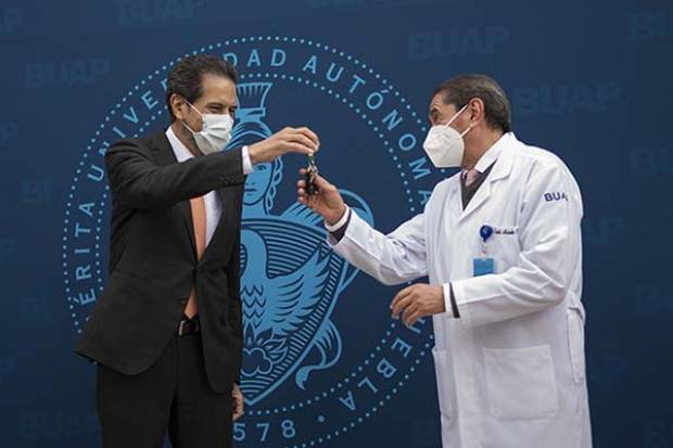 La BUAP recibe en comodato ambulancia del ayuntamiento de Puebla