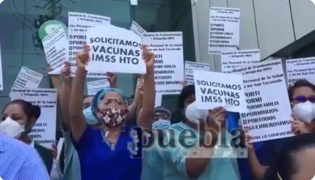 VIDEO. Médicos del IMSS Puebla protestan por falta de vacuna contra COVID