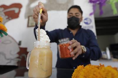 FOTOS: Y para el Día de Muertos... un frappé de Cempasúchitl