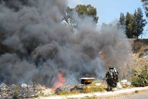 Incendio de pastizal alerta a vecinos de Xonaca