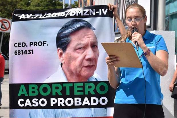 Acusan a médico de practicar abortos ilegales en Puebla