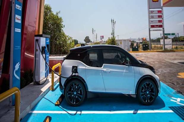 BMW abre en Puebla estación de carga para autos híbridos y eléctricos