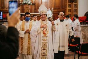 Renunció el obispo que condenó uso de cubrebocas