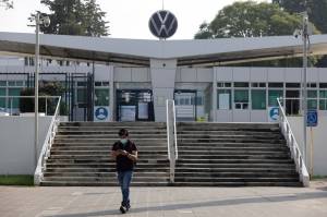 Barbosa intervendrá en conflicto por aumento salarial en Volkswagen