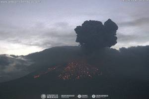 Popocatépetl registra explosión y lanzamiento de material incandescente