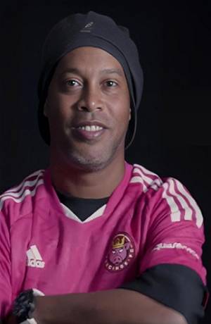 Ronaldinho se incorpora a la Kings League con Porcinos FC