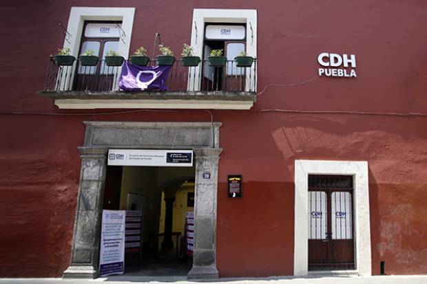 CDH emite recomendación por policía que encañonó y disparó a civiles en Valsequillo