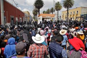 Se manifiestan contra detención de edil de Quecholac