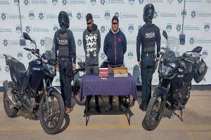 Capturan en Puebla a asaltantes de transeúntes en motocicleta