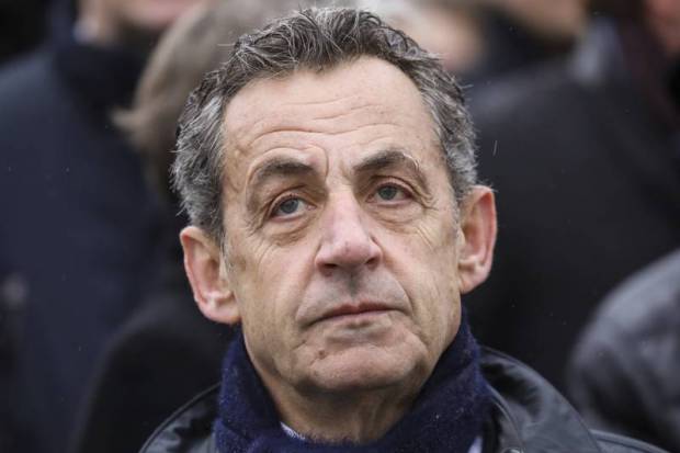Condenan a Nicolas Sarkozy, expresidente de Francia, a prisión domiciliaria