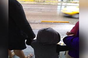 Chofer de RUTA arrancó e ignoró a turista que dejó a su hijo en San Francisco
