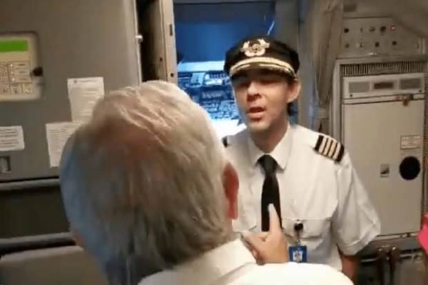 Aeroméxico pide &quot;informe&quot; a piloto que defendió NAIM ante AMLO
