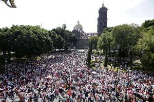 FOTOS: Miles marchan en Puebla en defensa del INE
