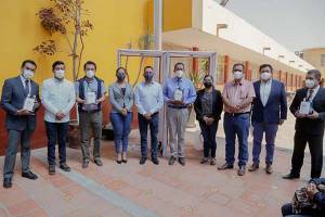 San Andrés Cholula entrega sanitizantes a escuelas