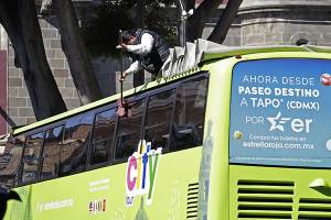 Buscan reubicar autobuses turísticos foráneos que aparcan en el Centro Histórico