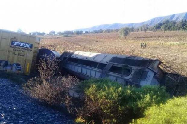 Delincuentes descarrilan un tren en San Pedro Temamatla, Puebla