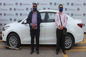 Detienen a dos ladrones de vehículo en Plazas Amalucan
