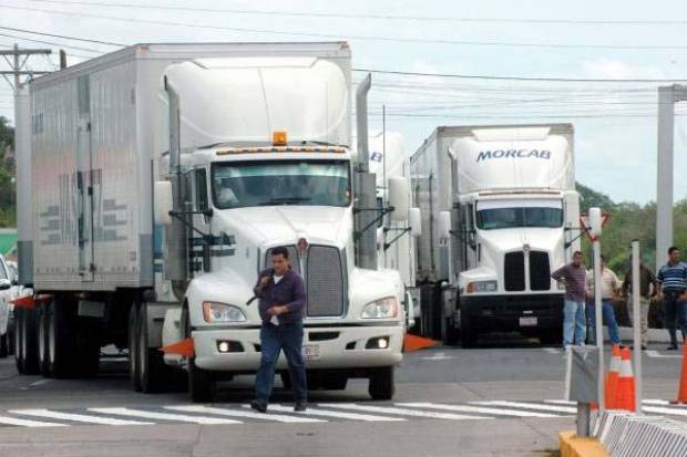 Transportistas poblanos denuncian pérdidas de hasta 40 mdp por robos en carreteras