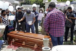 VIDEO/FOTOS: Despiden a Santiago, niño que murió aplastado por un árbol en el centro de Puebla