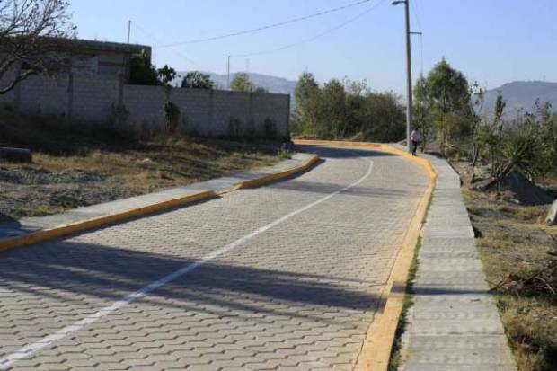Ayuntamiento de Puebla entrega infraestructura básica en Tecola, Azumiatla y Tetela