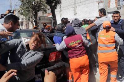 FOTOS. Elección de líder de “naranjitas” termina en zafarrancho