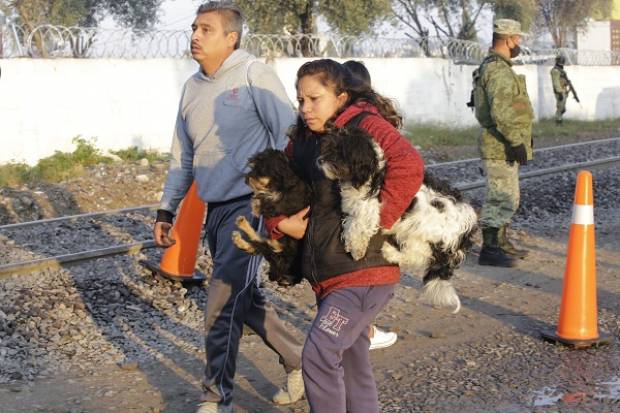 Abren tres albergues para atender a ciudadanos de Xochimehuacan tras explosión