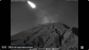 VIDEO. Captan meteoro cerca del Popocatépetl