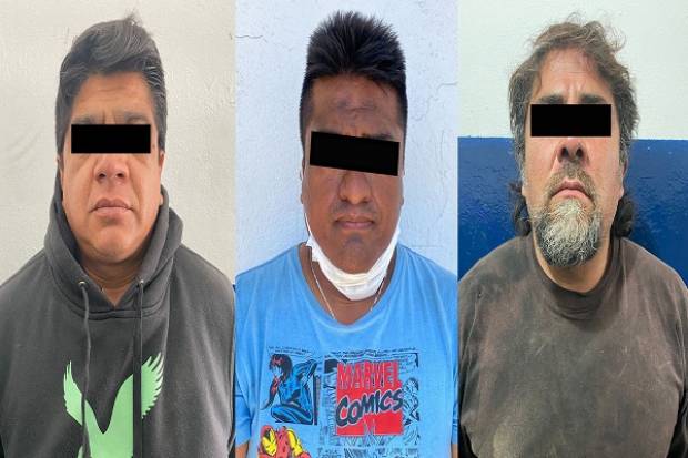 Maleantes fueron atrapados en Puebla cuando desmantelaban un vehículo robado