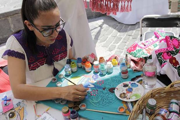 Abren la primera Expo Artesanal de Emprendedores Indígenas en el zócalo de Puebla