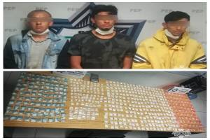 Detienen a tres sujetos con 578 dosis de droga en Huauchinango