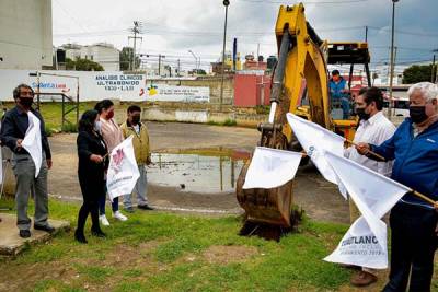 Cuautlancingo: Lupita Daniel da el banderazo de rehabilitación a la cancha de usos múltiples en Sanctorum