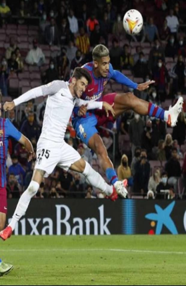 Barcelona empata de último momento 1-1 ante Granada