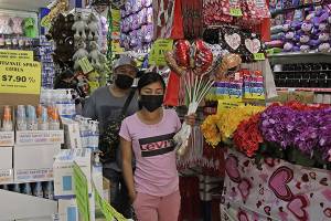 Comerciantes poblanos esperan repunte de 30% en ventas por San Valentín