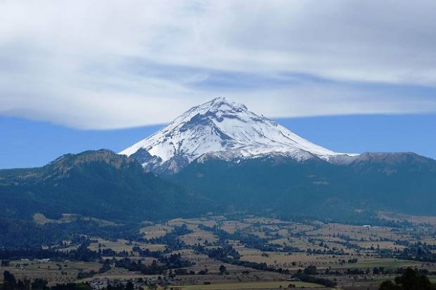 Rescatan a tres alpinistas extraviados en el Pico de Orizaba