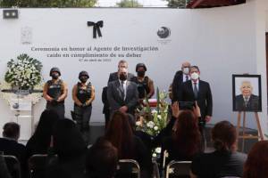 Rinden homenaje a agente ministerial abatido en San Matías Tlalancaleca