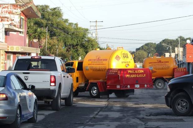 Decomisan pipas en operativo contra robo de combustible en Xonacatepec