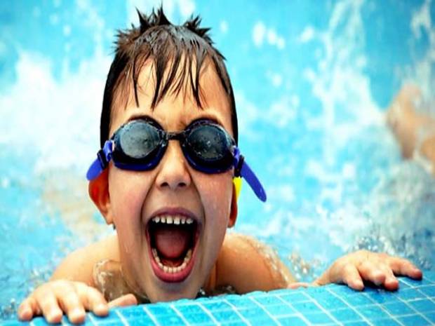 ¿Qué es el mal del oído del nadador?